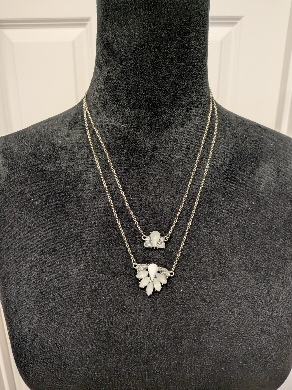 Vintage 2007s Layered Silver Tone Necklace 10.5" Wth White Teardrop Stones